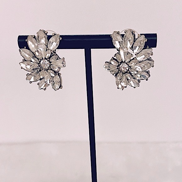 OLIVE + PIPER Cluster Stud Glass Crystal Earrings with Vintage Charm - Picture 9 of 11